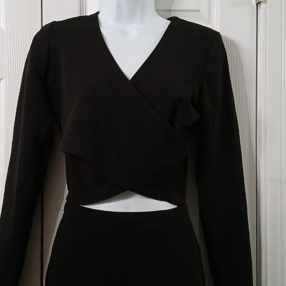 Snap black 2 pc skirt set Long sleeve top and pull on skirt  Sz M/L  NWOT - Picture 4 of 10